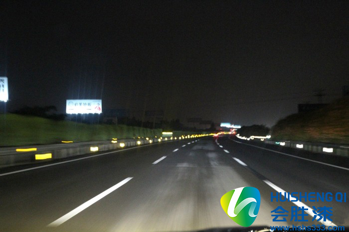 【反光漆小知识】老司机都在问，为什么高速路没路灯？