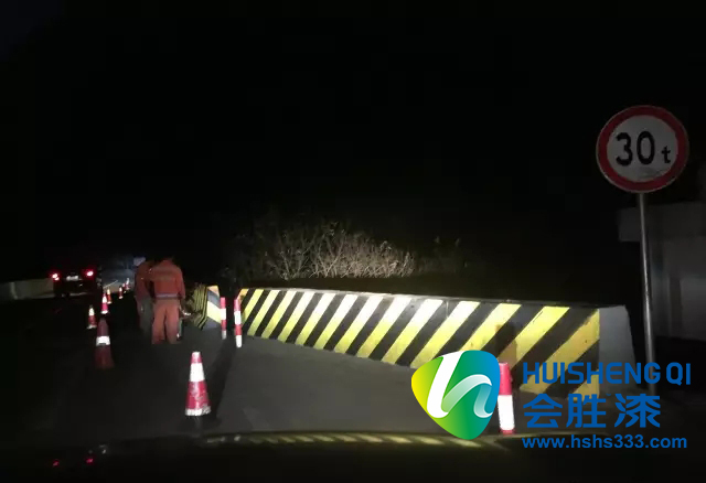 雨夜路面反光漆广角高亮立面标志施工工艺