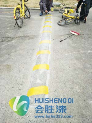 惊呆！马路反光漆还可以这样黄……