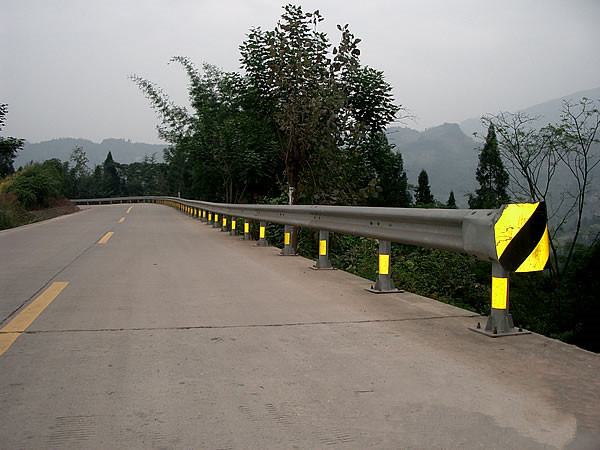 反光涂料的重点“整治”对象--乡村公路