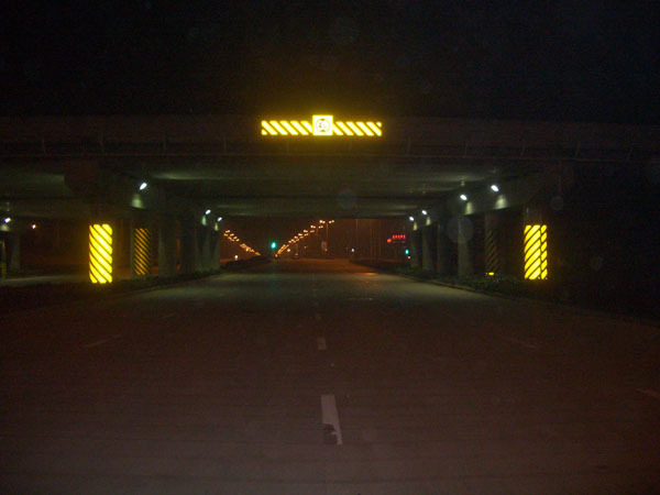 桥墩反光标示漆