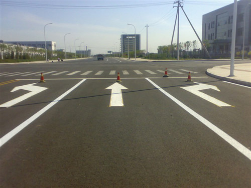 嘿！反光油漆说你该掉头了