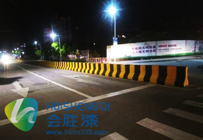 新建道路没绿化没反光警示？节约反光漆价格留下隐患