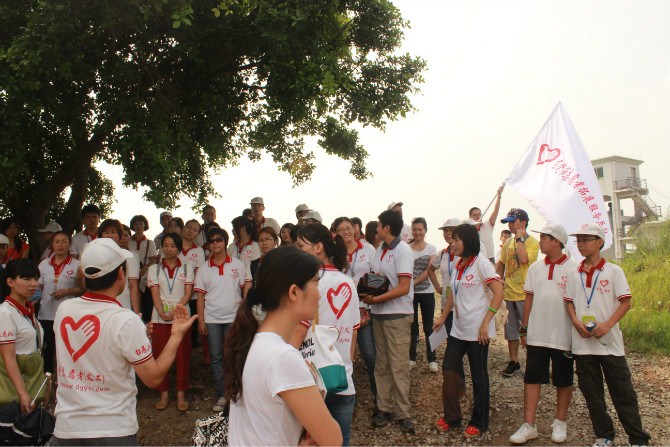 【公益】汇胜化工反光漆厂家回馈敬老院里爱心浓 志愿服务暖人心