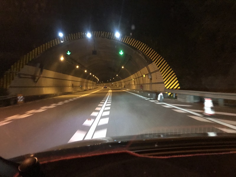 隧道反光漆容易出现的针孔和缩孔有什么区别？