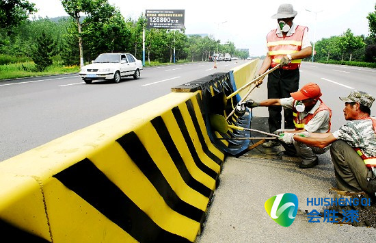 道路防撞墩反光漆离油现象该怎么治？