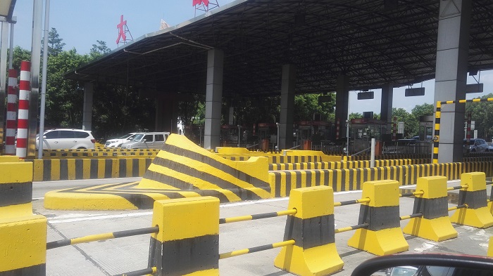 水泥隔离墩反光漆