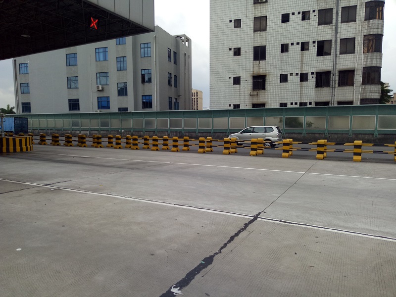 调兵山高速路防撞墩反光漆