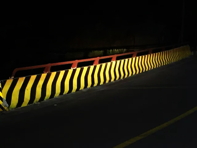 威海高速公路护栏反光漆