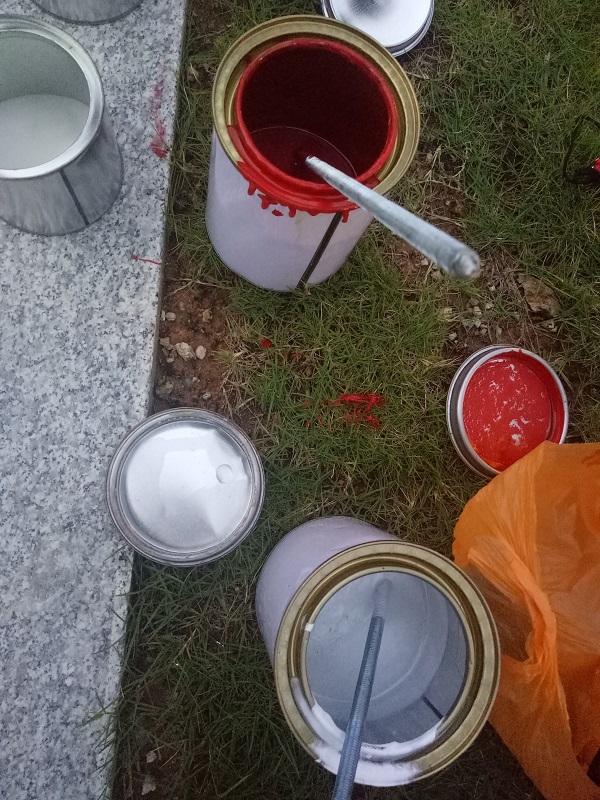 如何在施工过程中避免公路专用反光漆产生气泡缺陷？