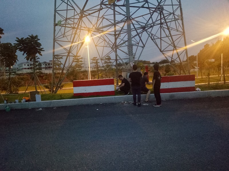 嘿，你的道路防撞墩反光漆原材料是真材实料的吗？