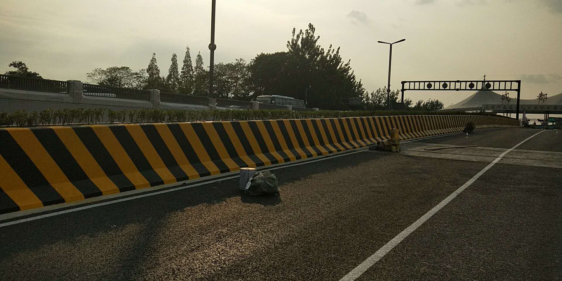 高速公路反光漆怎样才可避免起皮和脱落呢？