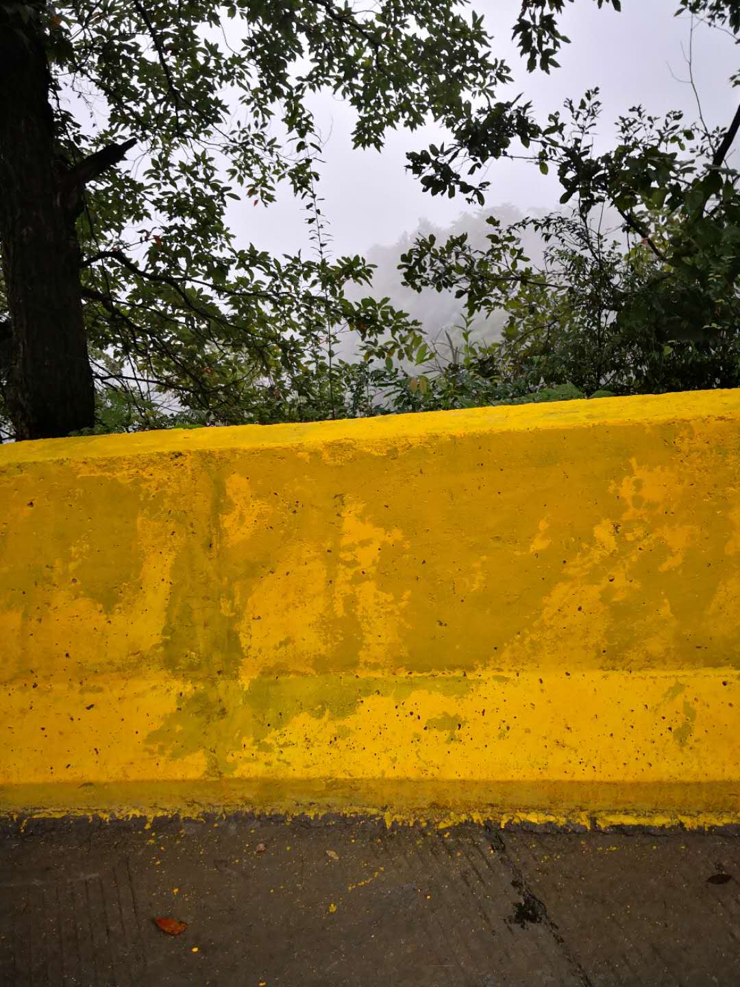 【郴州】还不太了解防撞墙反光漆？不怕，有汇胜化工