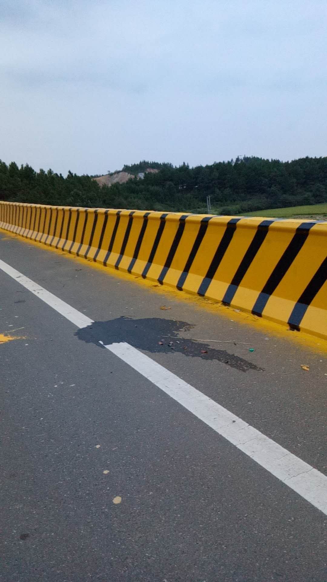 这就是买道路警示反光油漆要找汇胜化工的原因