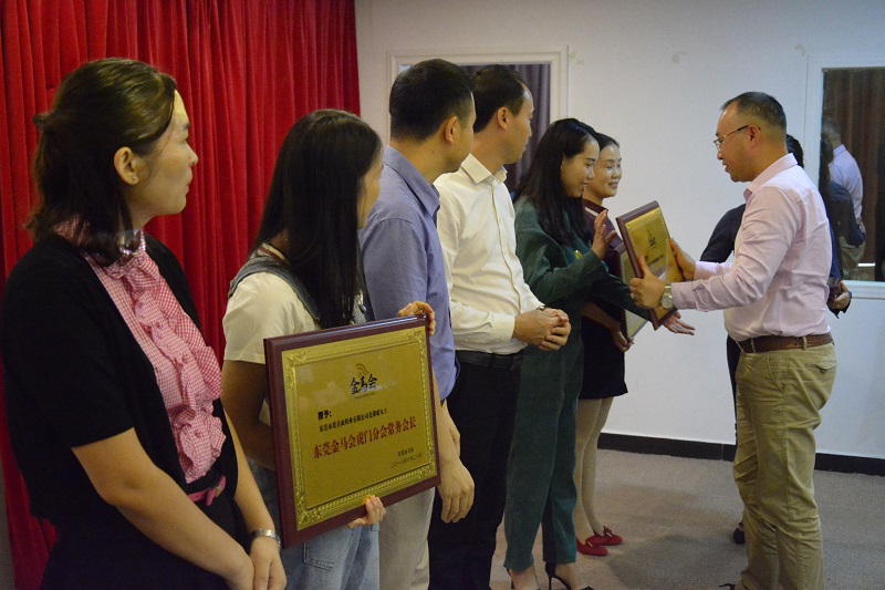 来了！该来的终究会来……这回看东莞反光漆厂家如何应对