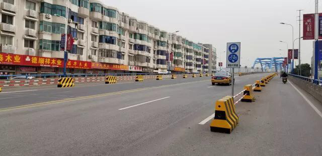 道路防撞墩反光漆总是出现气泡？听听汇胜怎么说