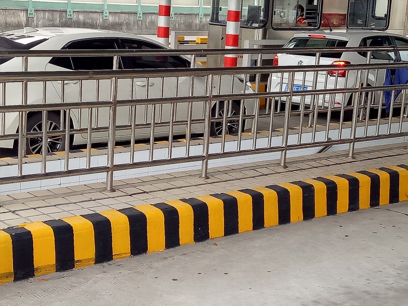 道路黑色反光漆施工还需要特别注意这些