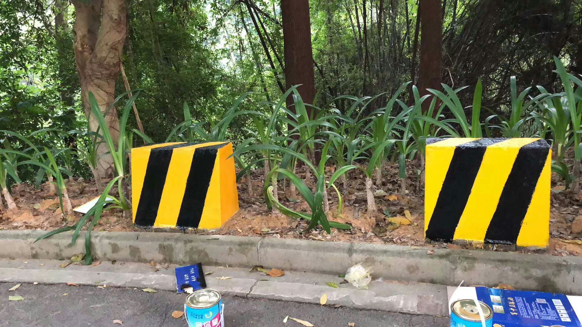 道路反光漆施工方法的优缺点——涂刷