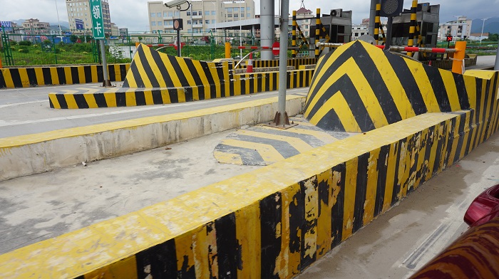 道路反光漆表面的光泽度要怎么保证？