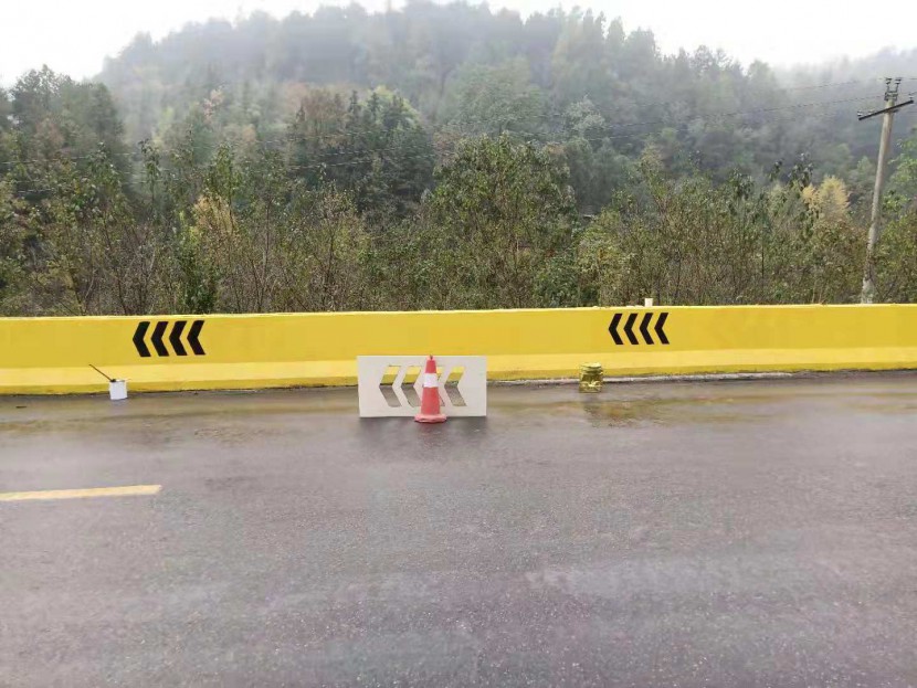 什么是道路防护反光漆的针孔与缩孔？