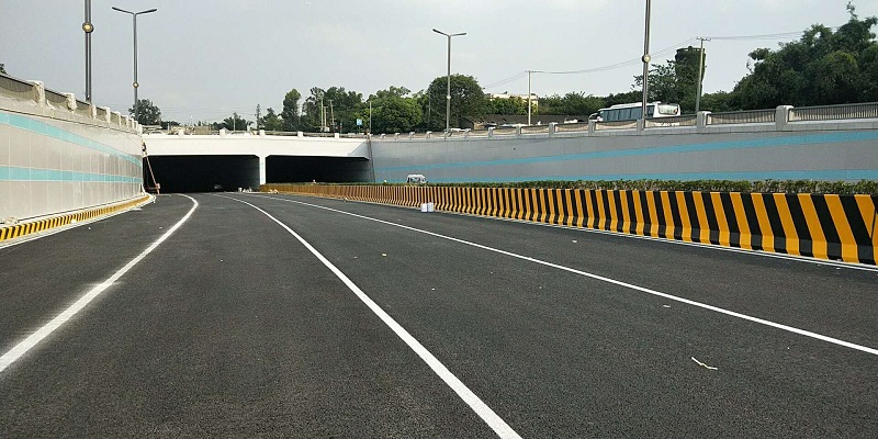 影响道路设施标记漆施工的外部因素包括哪些？