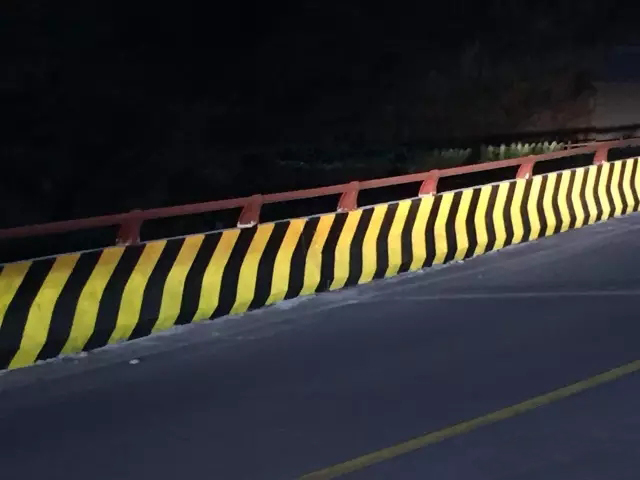 道路立面反光漆如何提高夜间行车安全