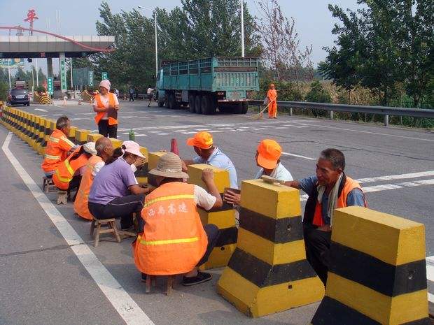 汇胜化工的防撞墩反光漆在云南大理