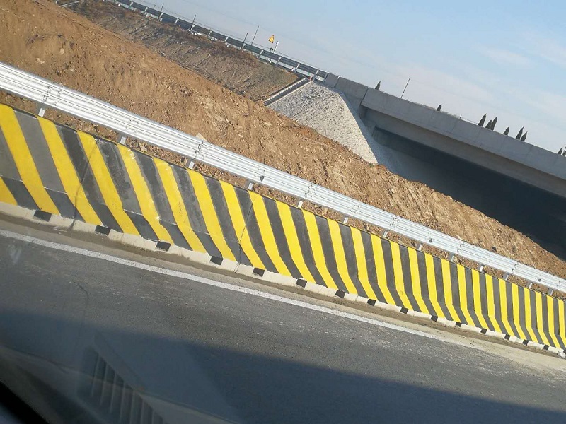 高速公路反光油漆的遮盖力不足，该拿什么拯救你？