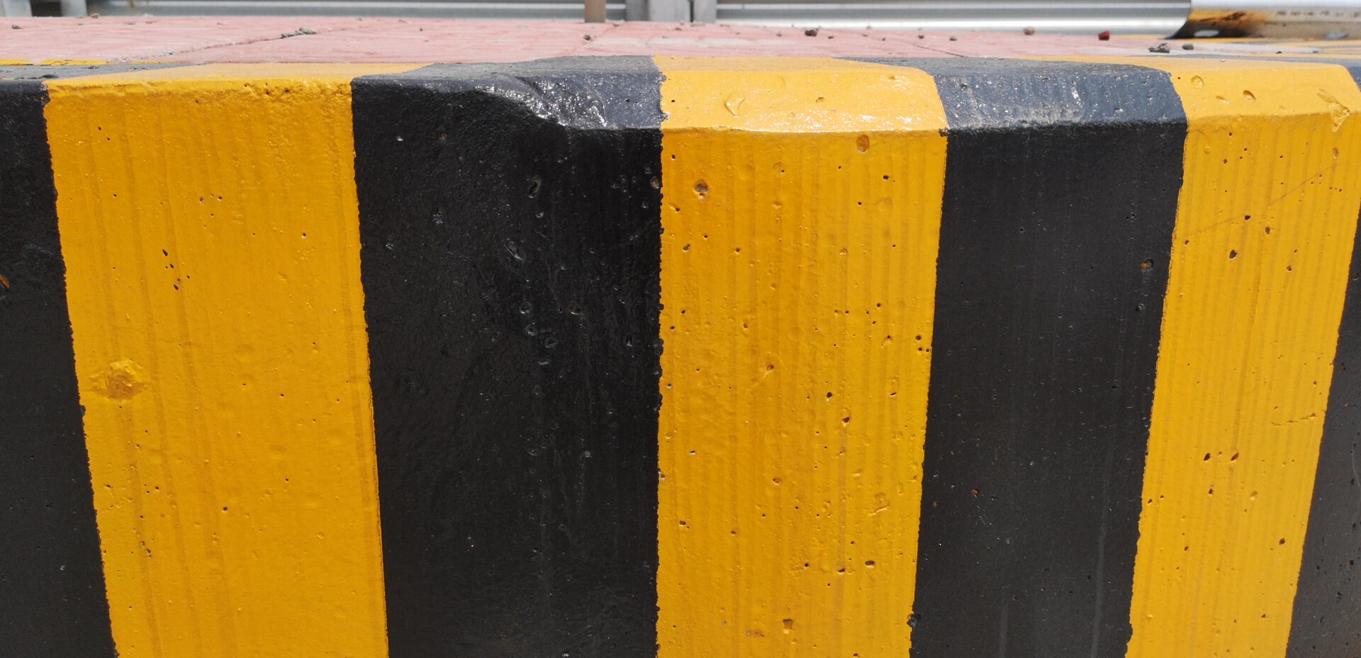 干净对黄黑相间反光漆有多重要呢？