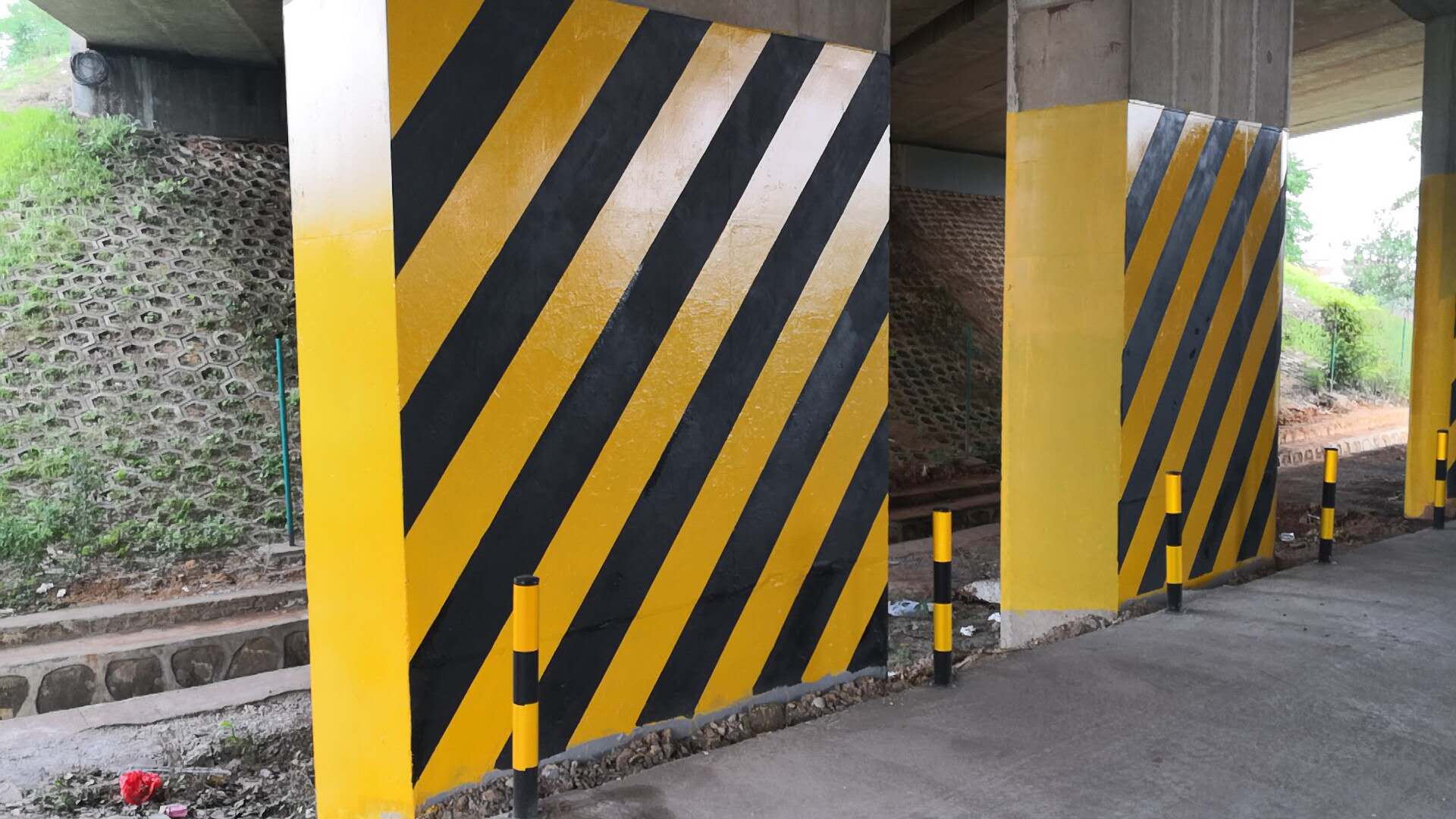 黄黑相间油漆怎么进行涂刷