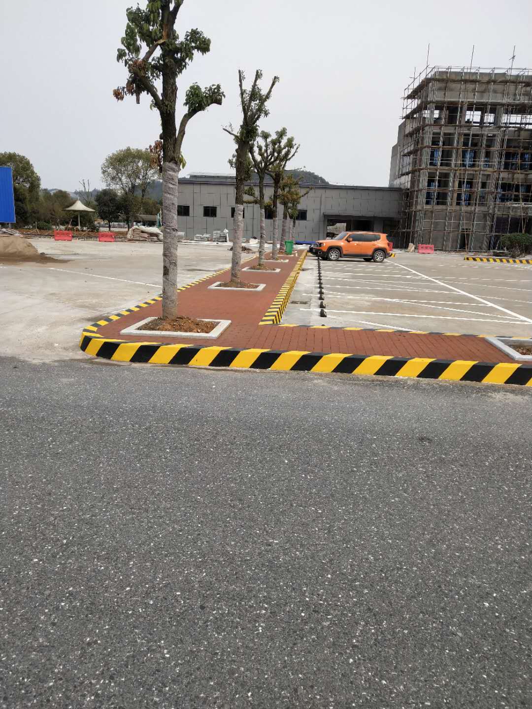 为什么交通设施要用公路安全反光漆？