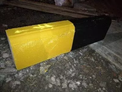 水泥防撞墩应该涂刷什么油漆？