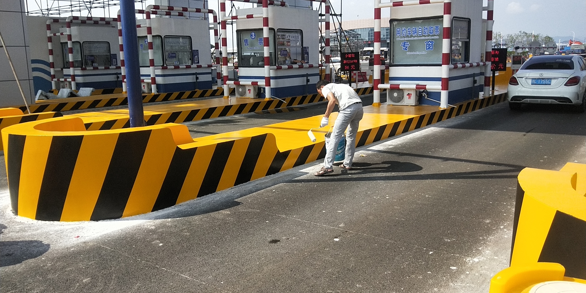 道路警示工程为什么要使用反光油漆？