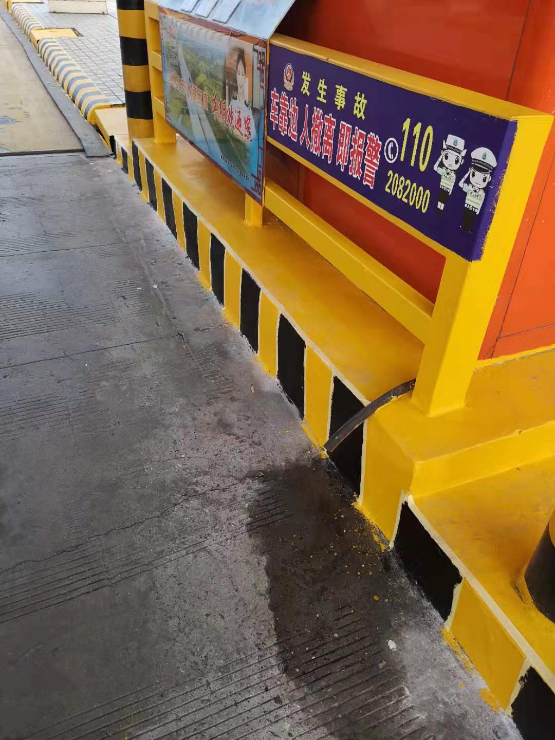 道路防护墙要怎么刷油漆？