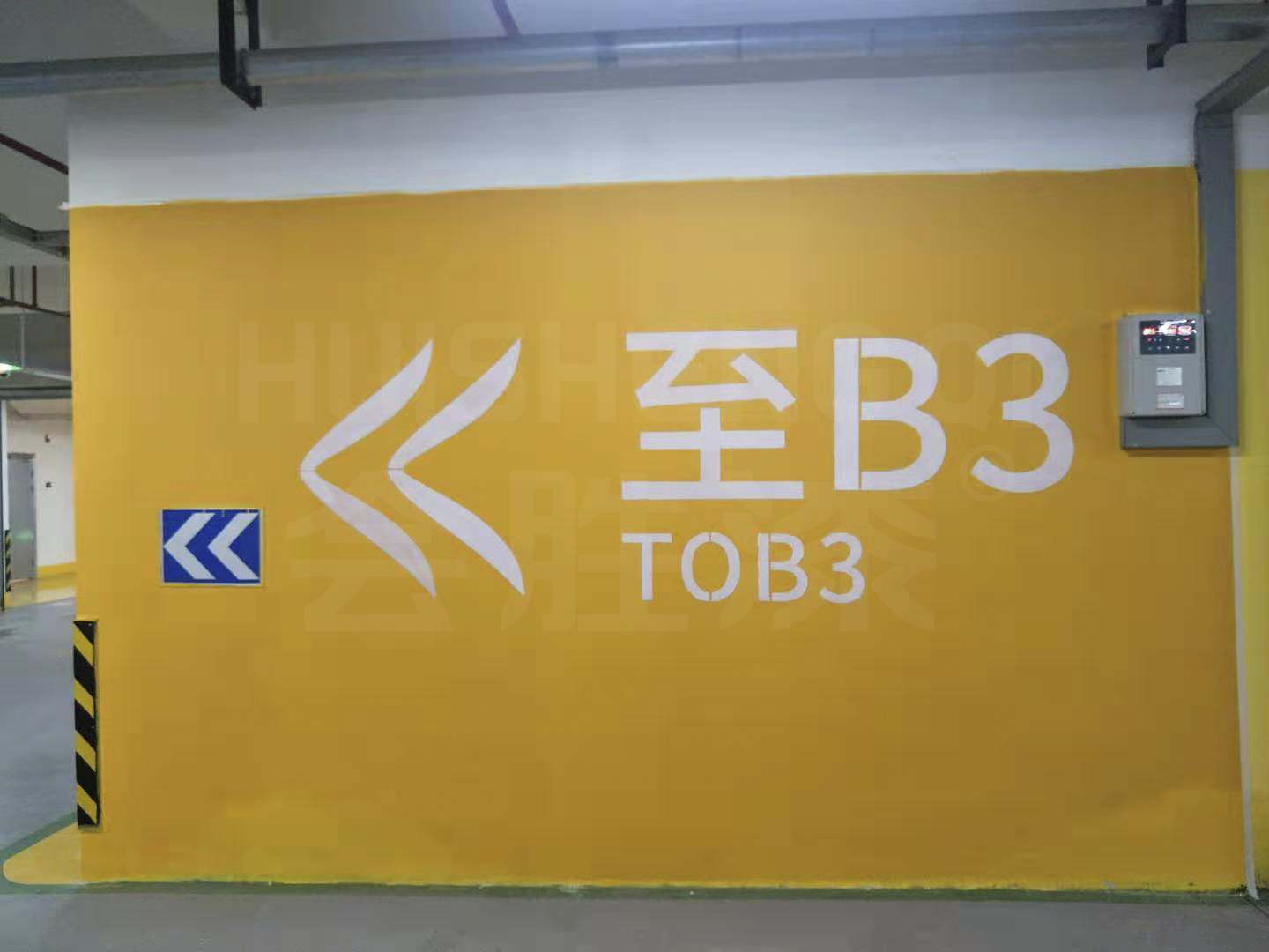 水泥底材不能用反光贴纸，可以使用什么油漆？