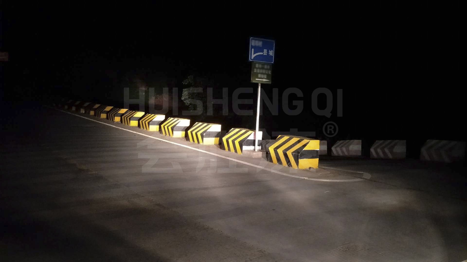 使用于高速公路上的防撞垫的油漆