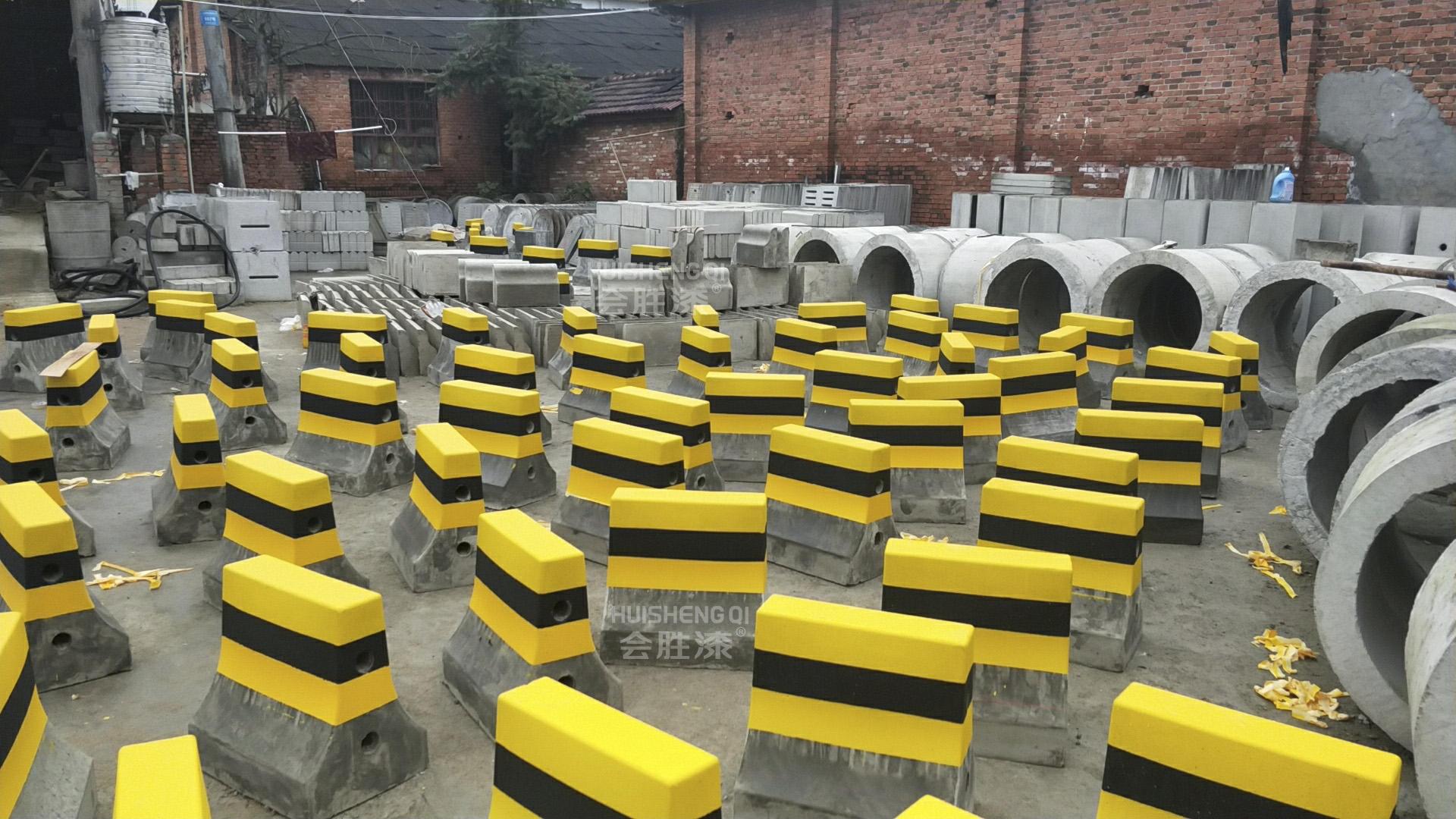 有没有使用在隔离墩上的反光油漆？