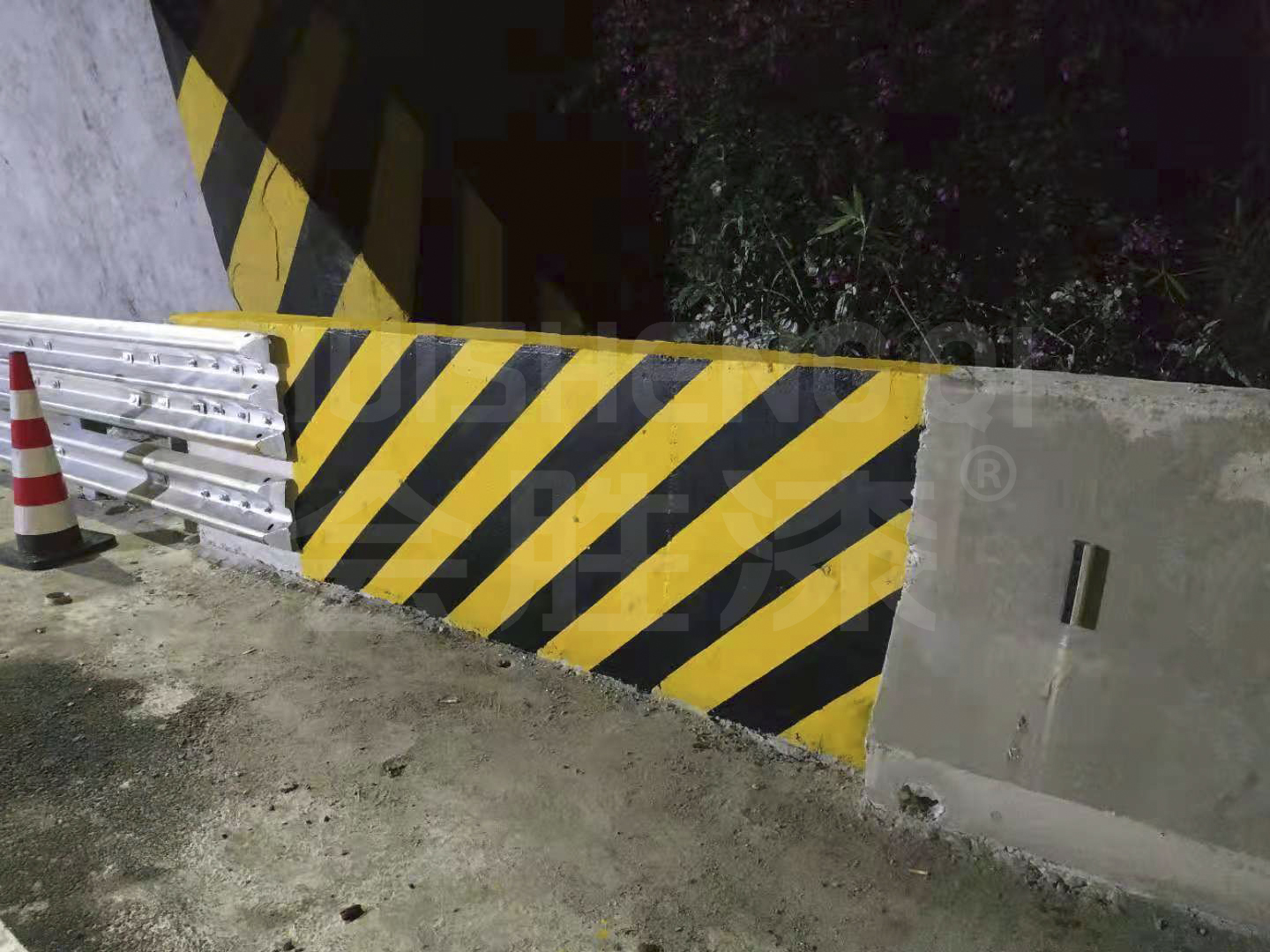 农村公路的隧道可以使用什么油漆做警示标志？