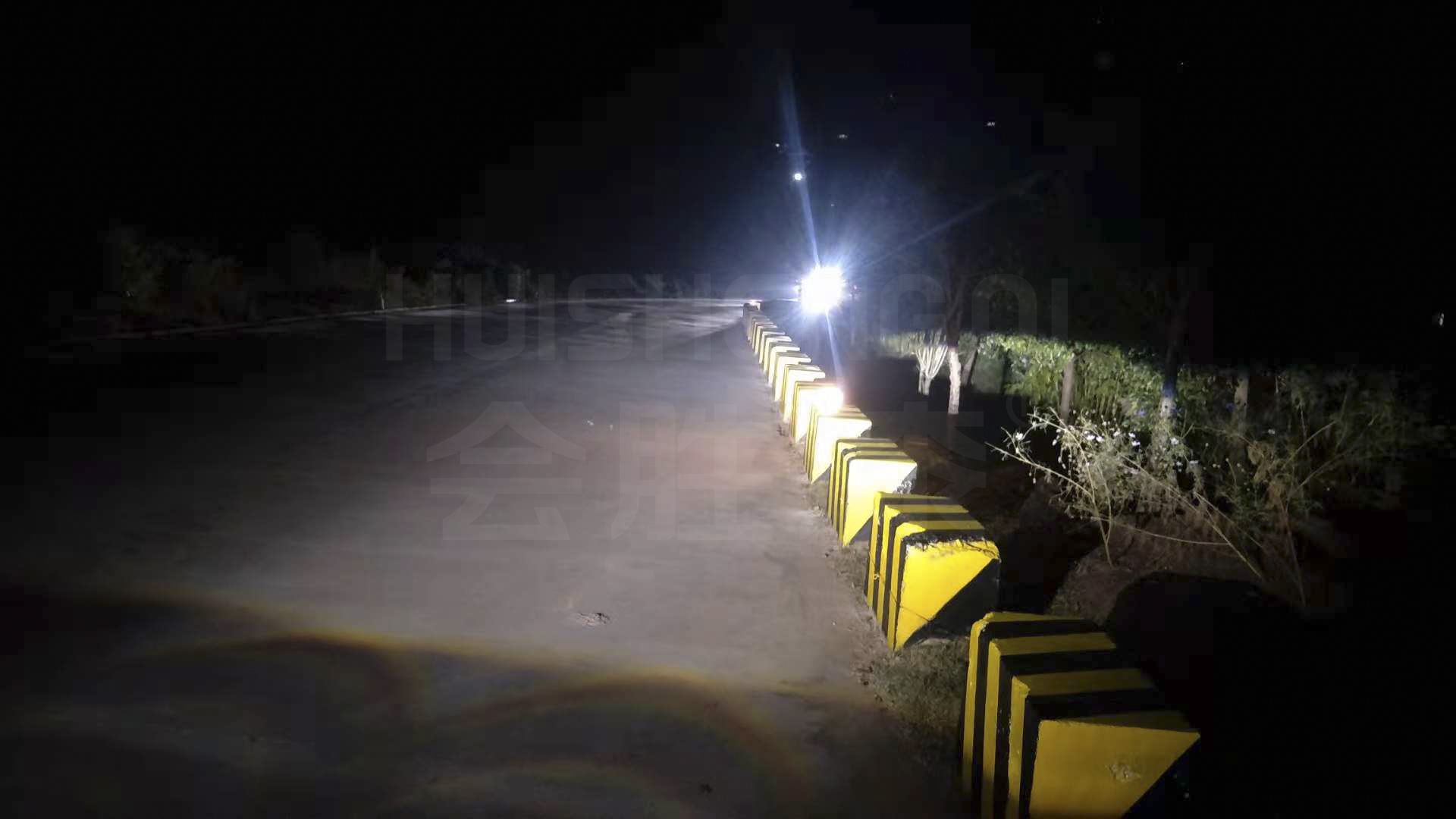 道路设施为什么要涂刷反光警示漆？