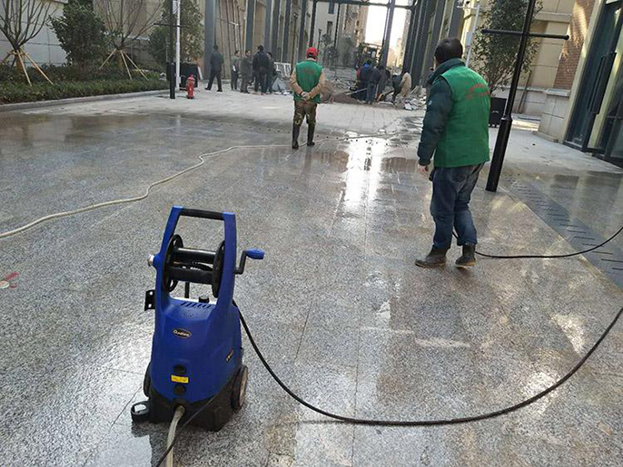 如何清除道路划线漆