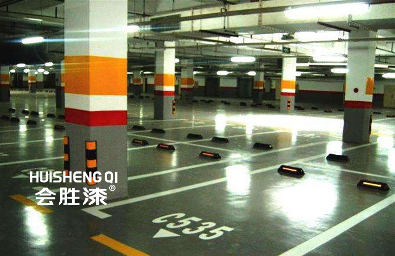 用地下室墙面反光漆，就算停电也能看得清