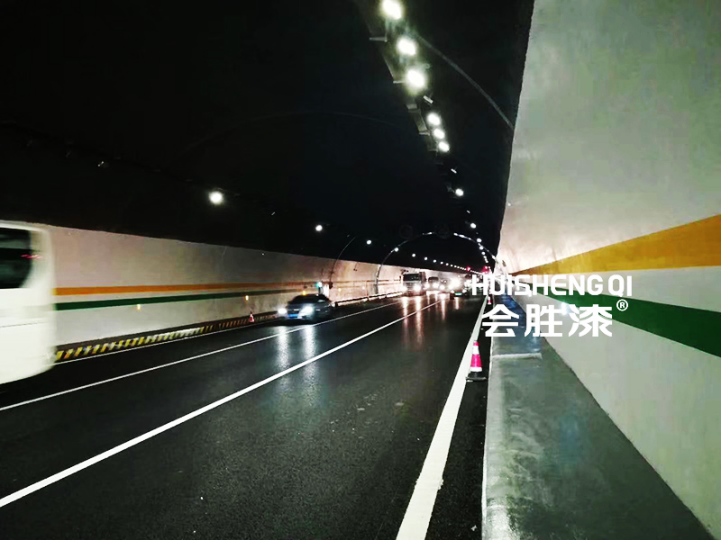 水泥墙上的划线漆脱落是什么原因呢？