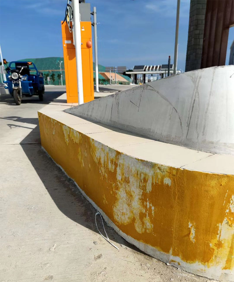 安全岛反光漆大面积掉落是什么原因呢？