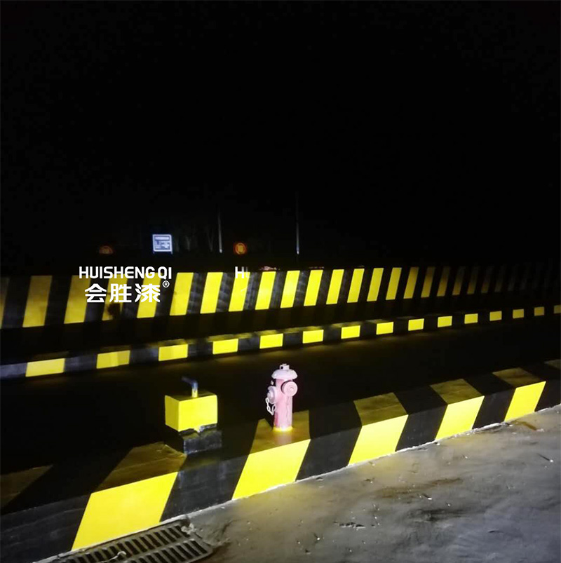 道路反光漆有施工标准吗？