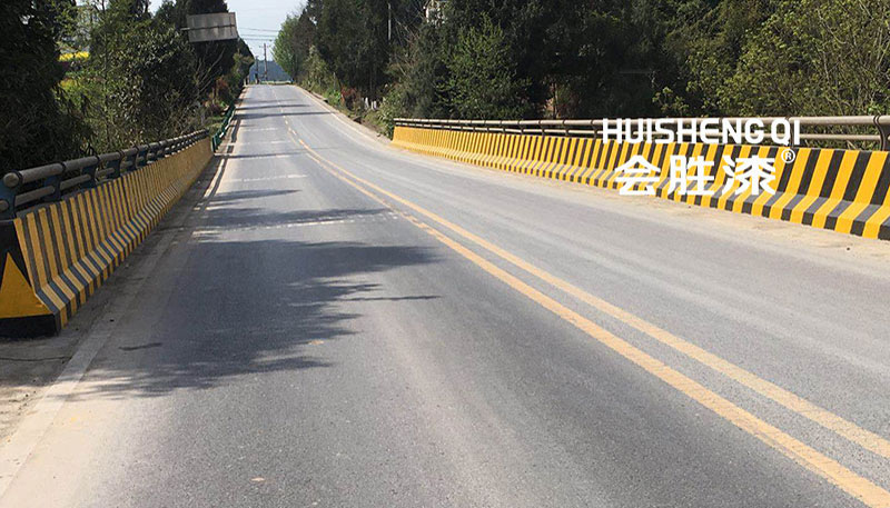 隔离墩反光漆容易脱落吗