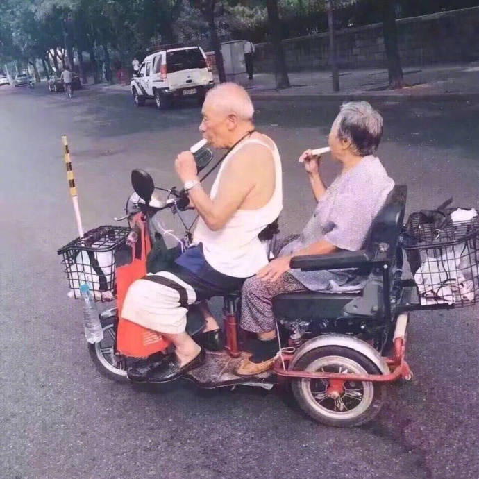 隧道反光漆.jpg 隧道反光漆.jpg