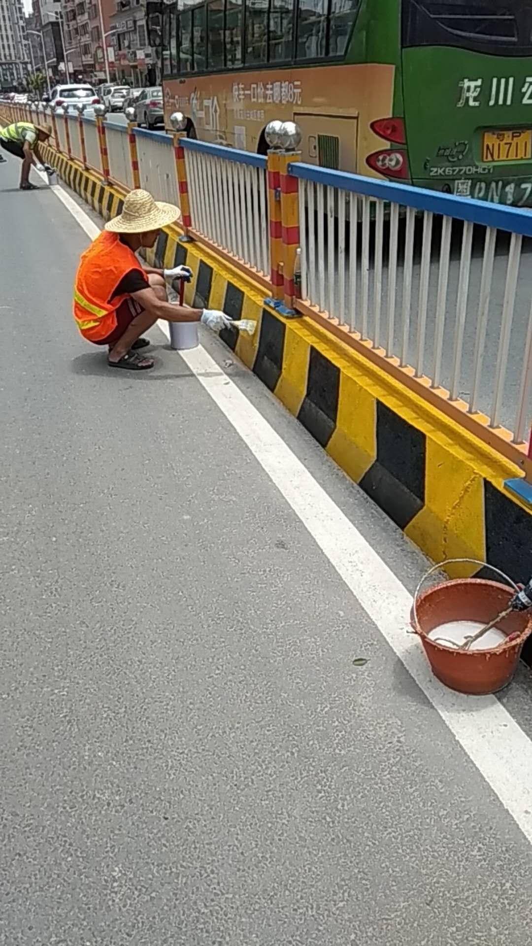 道路黄黑反光漆