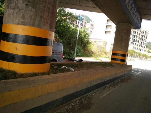 桥墩警示反光漆